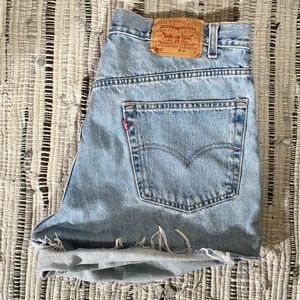 39w VTG Levi's 550 Relaxed fit high waist cutoffs